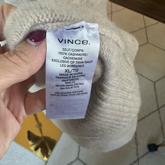 Like-New EUC VINCE Raglan Sleeve 100% Cashmere Cardigan in dove - Picture 8 of 13
